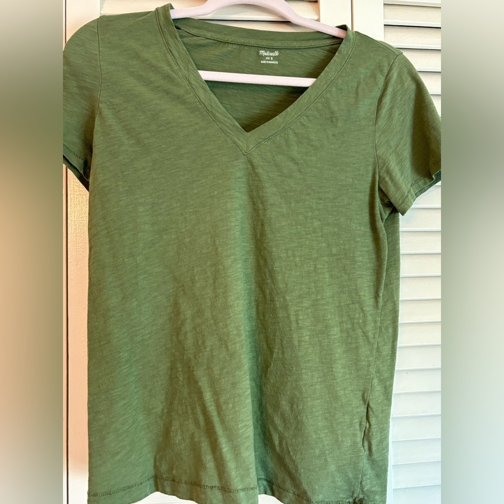 Madewell v neck tee in army green. Size S $8